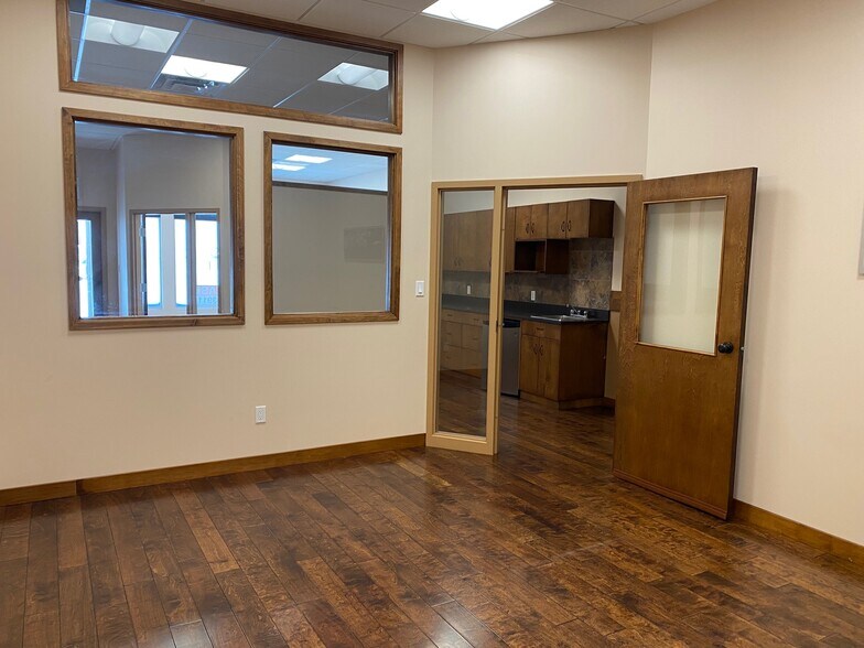 More Photos Of 2951 Ellwood Dr, Edmonton Storefront Retail Office For Lease