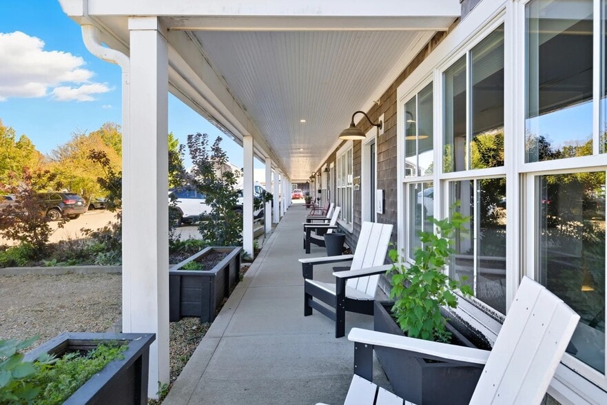 More Photos Of 1 Mariners Lndg, Edgartown Office For Sale