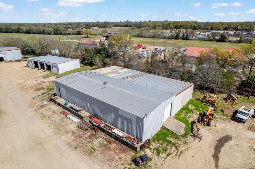 More Photos Of 2620 Farm Road 79, Paris Warehouse For Sale