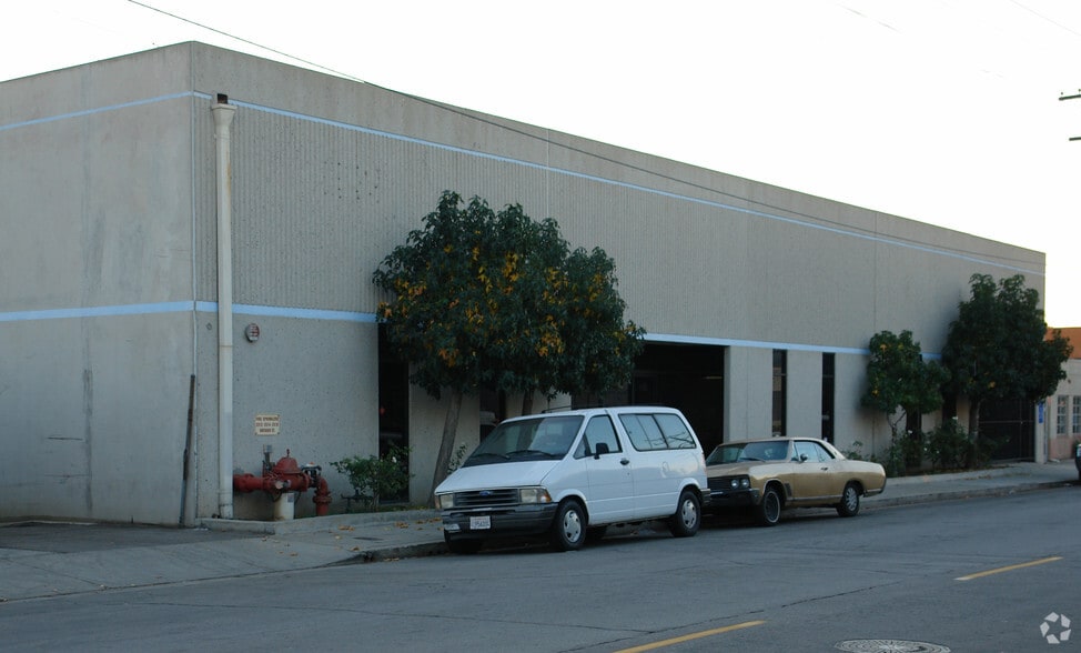 More Photos Of 2512-2516 Ontario St, Burbank Manufacturing For Lease
