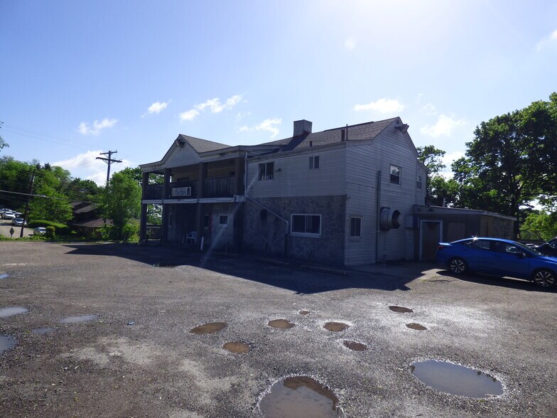 More Photos Of 1337 Steuben St, Pittsburgh Bar For Sale