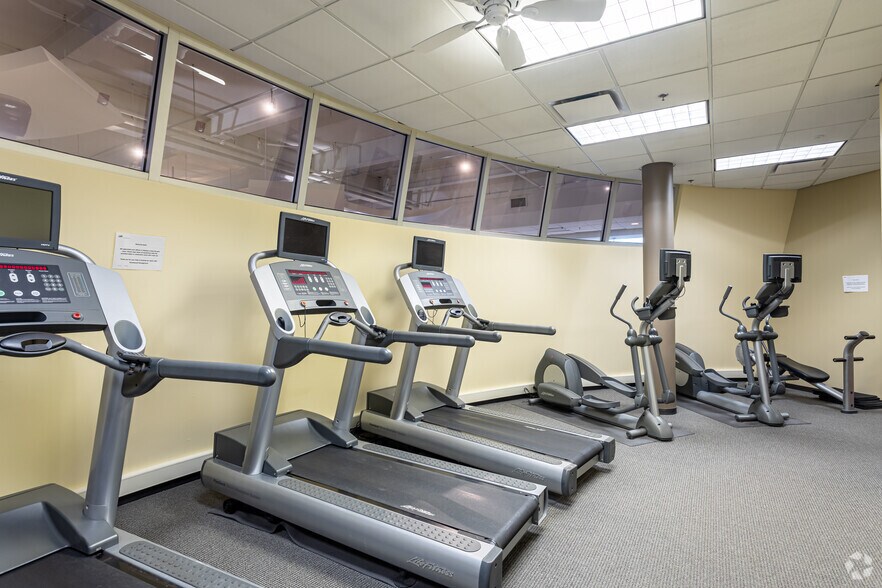 More Photos Of 75 Sylvan St, Danvers Unknown For Lease