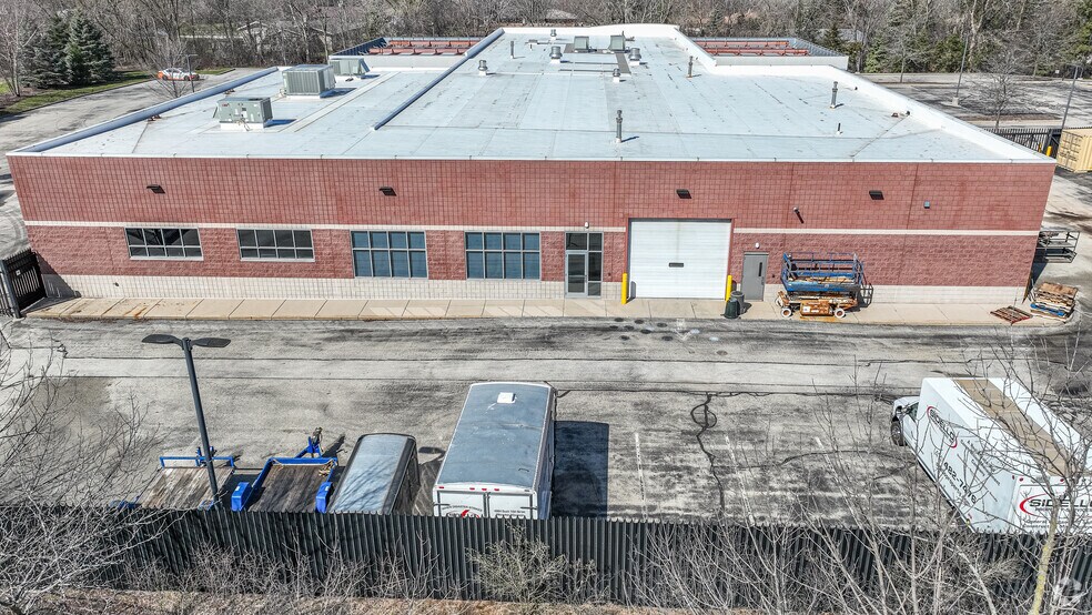 More Photos Of 3442 S 103rd St, Milwaukee Showroom For Sale