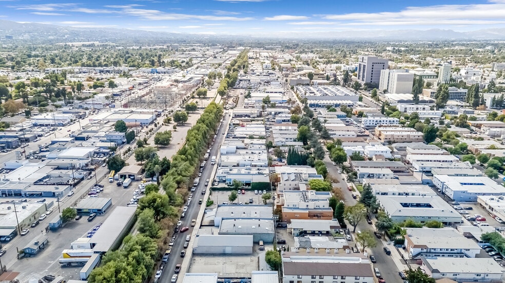 More Photos Of 14117-14123 Bessemer St, Van Nuys Warehouse For Sale