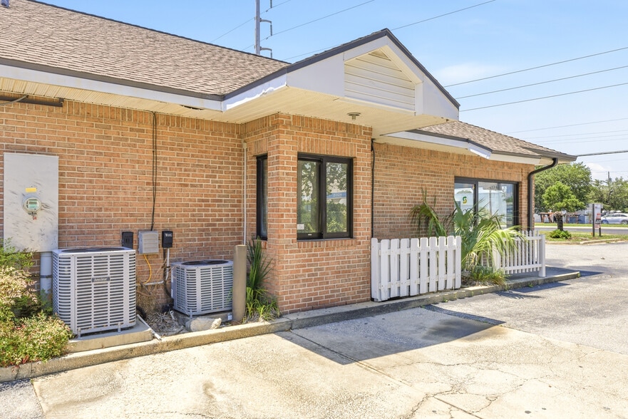 More Photos Of 3073 Gulf Breeze Pky, Gulf Breeze Fast Food For Sale