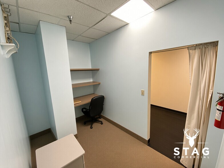 More Photos Of 3901 Airport Fwy, Bedford Office For Lease