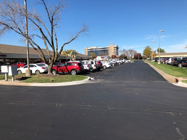 More Photos Of 1811-1861 S Ridgeview Rd, Olathe Unknown For Lease