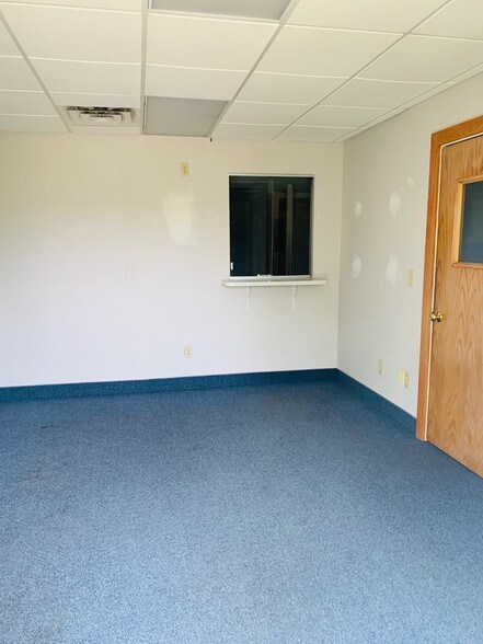 More Photos Of 1 Oxford Xing, New Hartford Medical For Lease