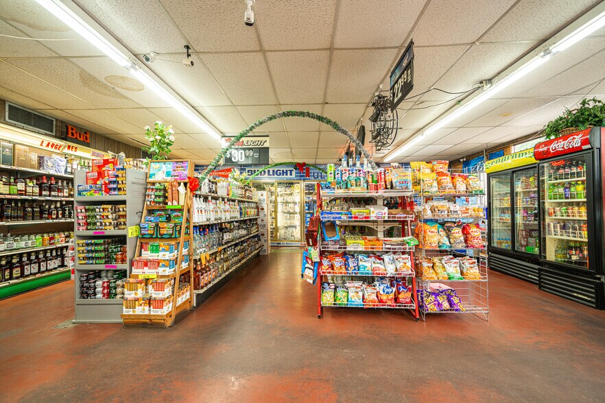 More Photos Of 1971/1975 S Tyler rd, Gladewater Convenience Store For Sale