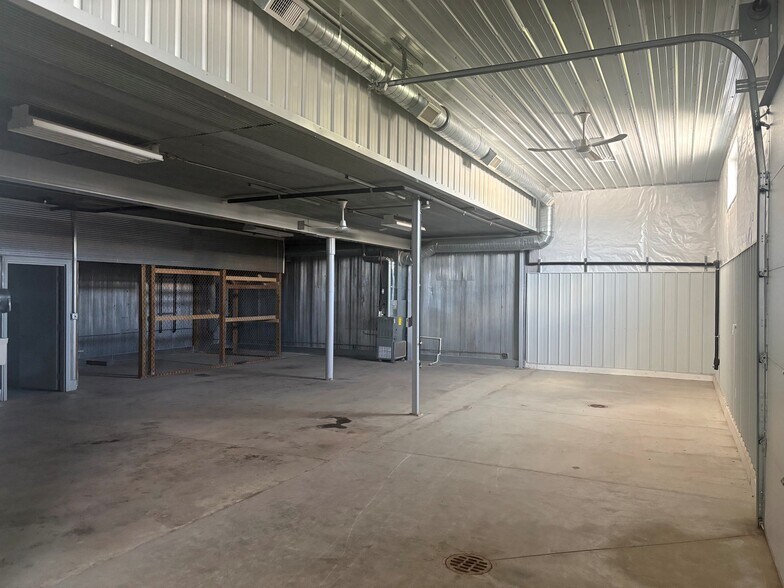 More Photos Of 1698 E Davis Dr, Terre Haute Warehouse For Lease