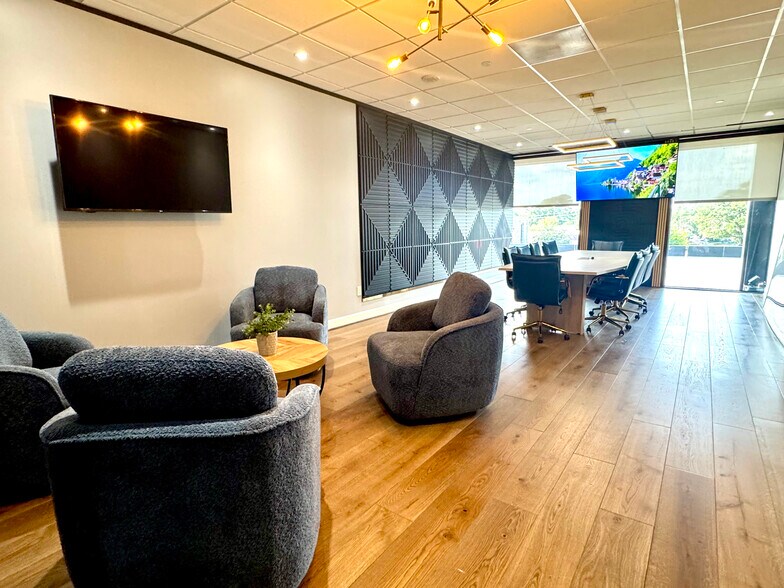 More Photos Of 2550 N Loop Fwy W, Houston Office For Lease