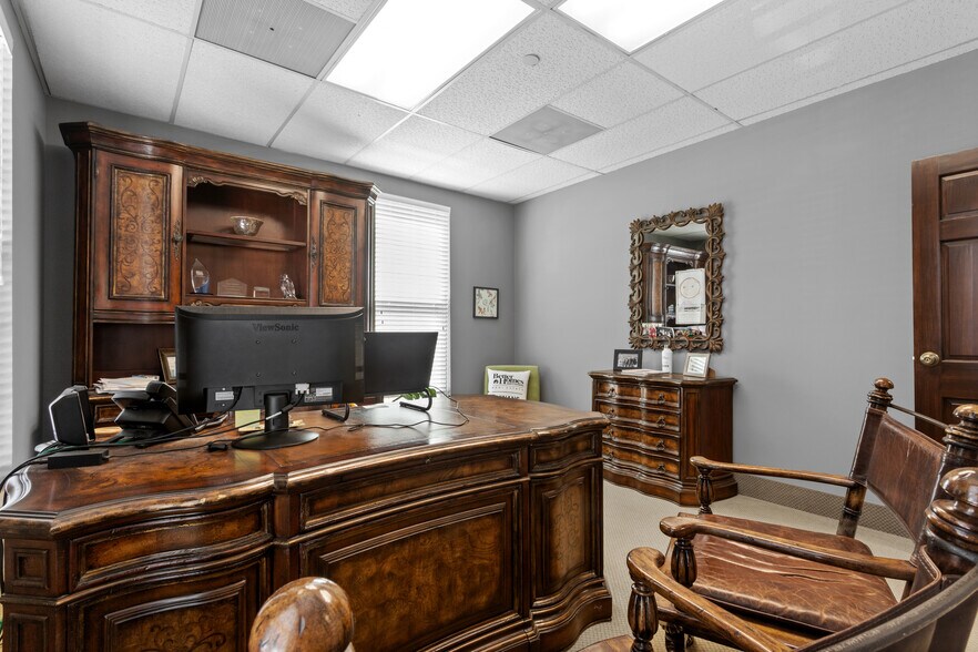 More Photos Of 17734 Preston Rd, Dallas Office For Sale
