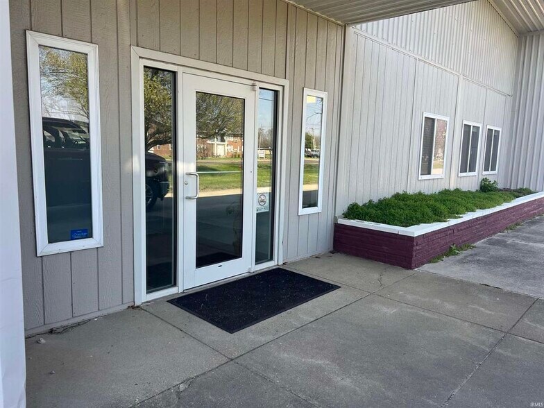 More Photos Of 1015 W 9th St, Mount Carmel Warehouse For Sale