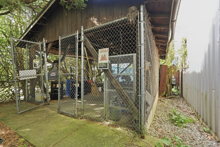 More Photos Of 665 Amherst Rd, Sunderland Research And Development For Sale