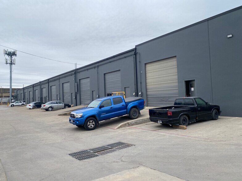 More Photos Of 10031 Monroe Dr, Dallas Unknown For Lease