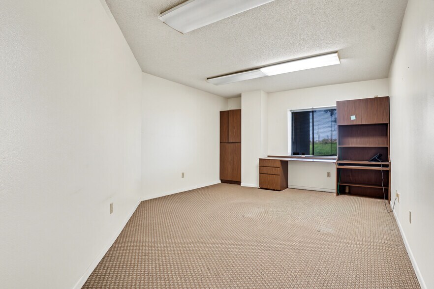 More Photos Of 12625 40th St N, Clearwater Warehouse For Sale