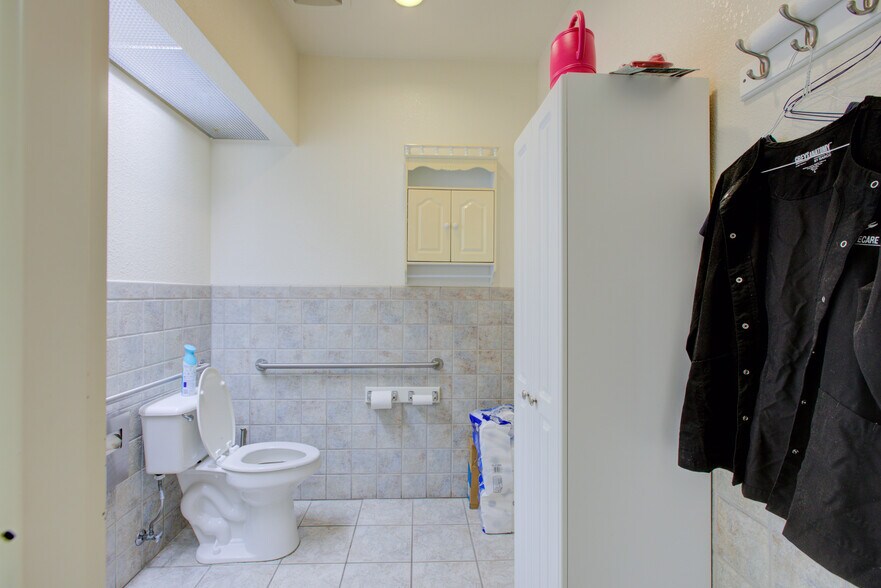 More Photos Of 2020 Colorado Ave, Turlock Office For Sale