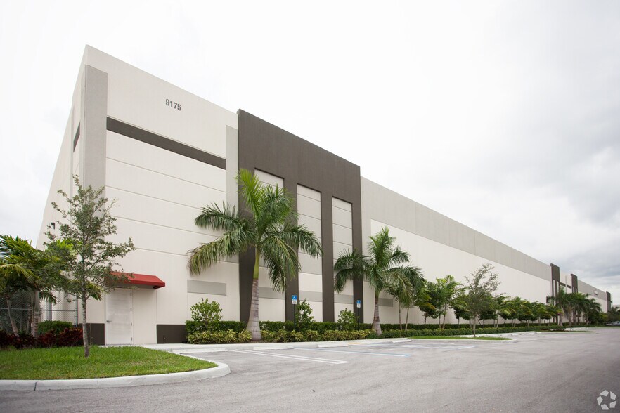 More Photos Of 9175 NW 117th Ave, Medley Warehouse For Lease