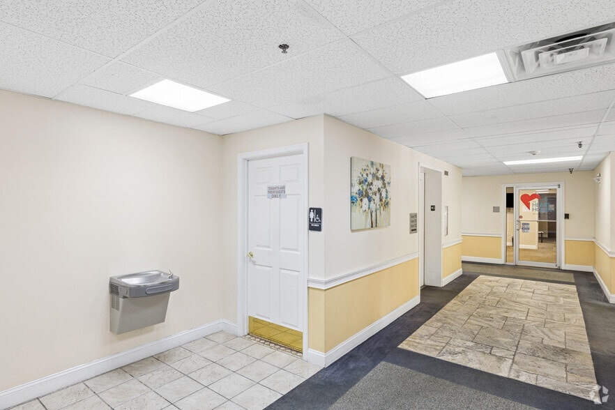 More Photos Of 190 N Evergreen Ave, Woodbury Office For Sale