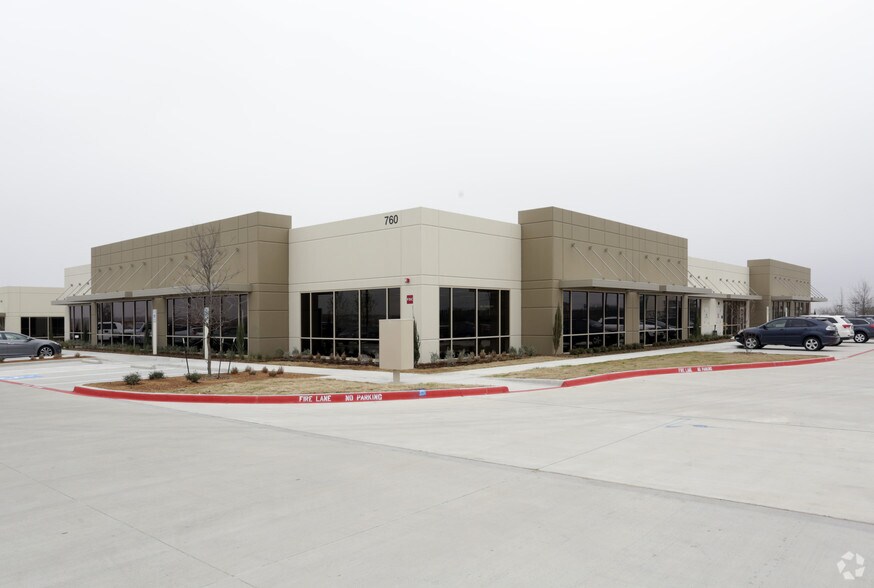 More Photos Of 800 N Watters Rd, Allen Unknown For Lease