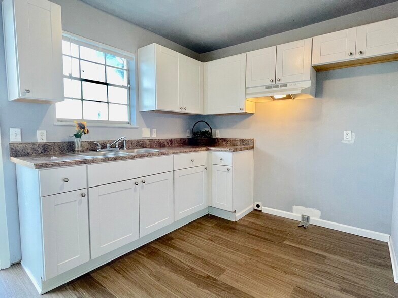 More Photos Of 11 Eumar Ct NW, Center Point Apartments For Sale