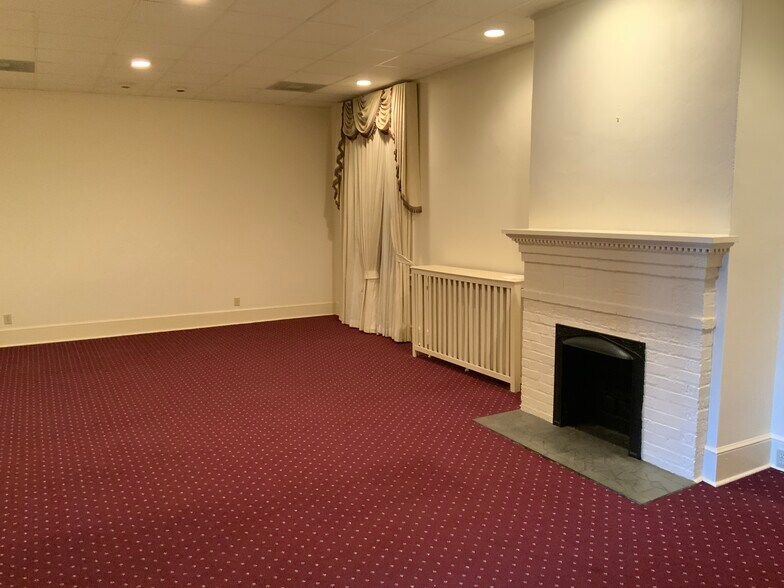 More Photos Of 401 W Cumberland St, Dunn Funeral Home For Sale