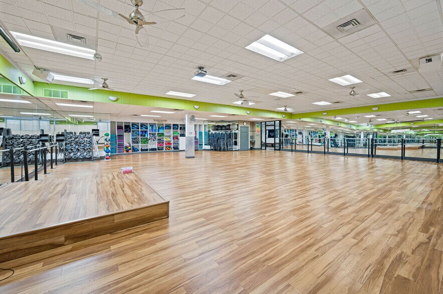 More Photos Of 2960 N Academy Blvd, Colorado Springs Office For Sale