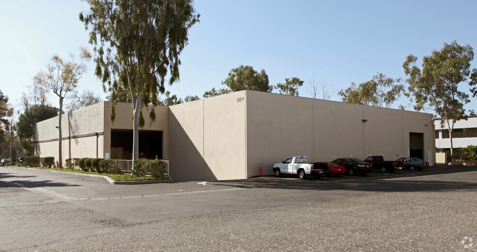 More Photos Of 13211 166th St, Cerritos Warehouse For Lease