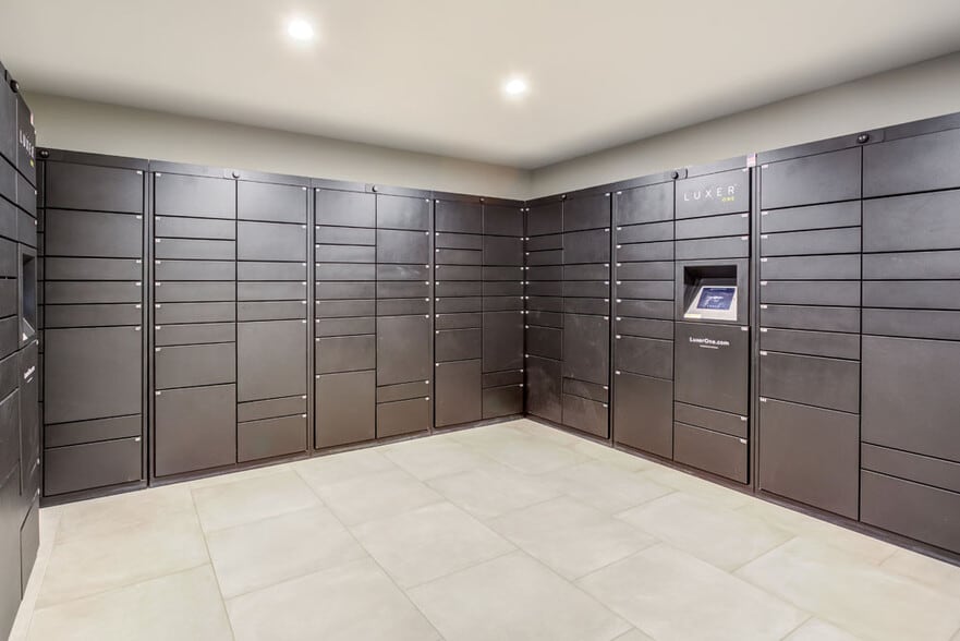 More Photos Of 811 W Agatite Ave, Chicago Apartments For Lease