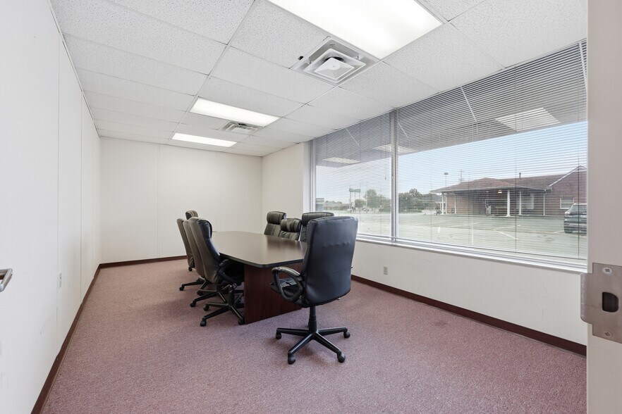 More Photos Of 4074 Hoover Rd, Grove City Office For Lease