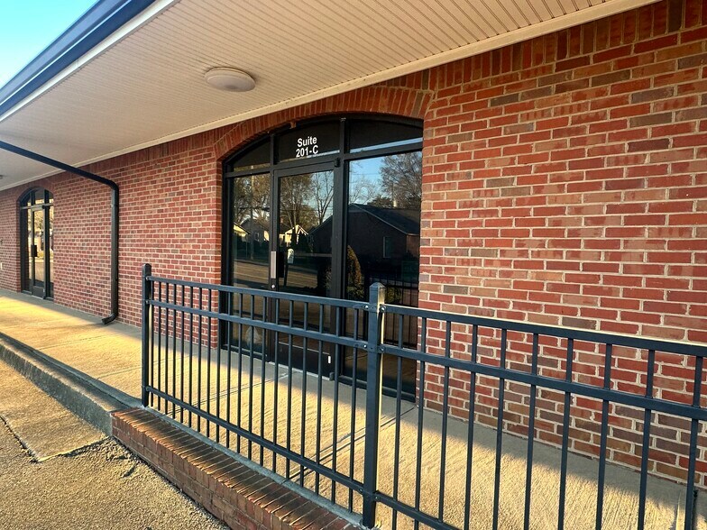 More Photos Of 201 Stonewall St, Cartersville Office For Sale