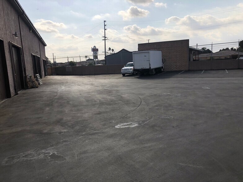 More Photos Of 2403-2413 Mountain View Rd, El Monte Freestanding For Lease
