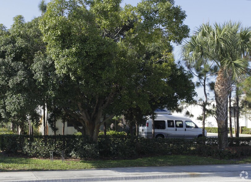 More Photos Of 1350 W Indiantown Rd, Jupiter Warehouse For Lease