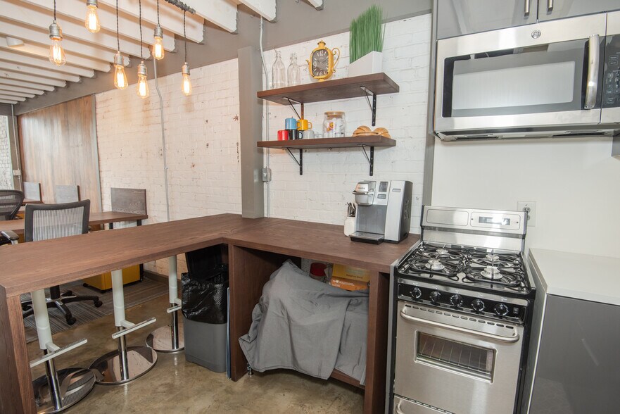 More Photos Of 887 W Marietta St NW, Atlanta Loft Creative Space For Lease