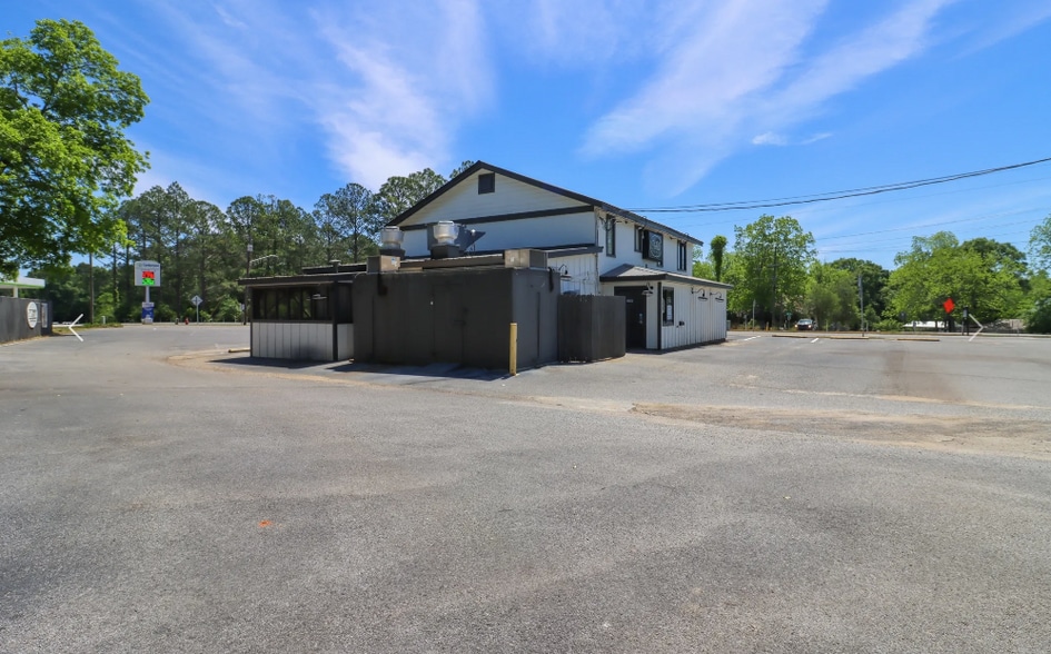 More Photos Of 8196 Florida 85, Laurel Hill Mixed Retail For Sale