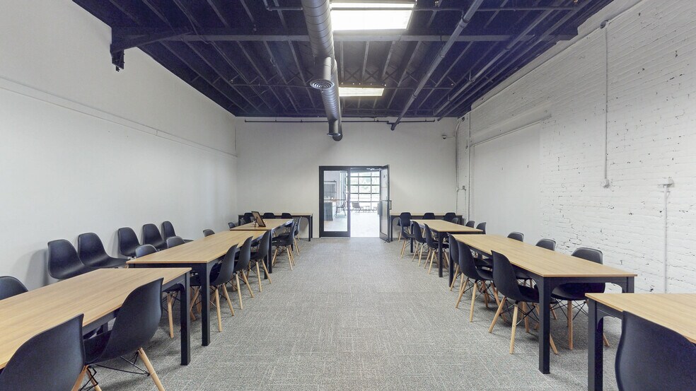 More Photos Of 2111 Center St, Cleveland Freestanding For Lease