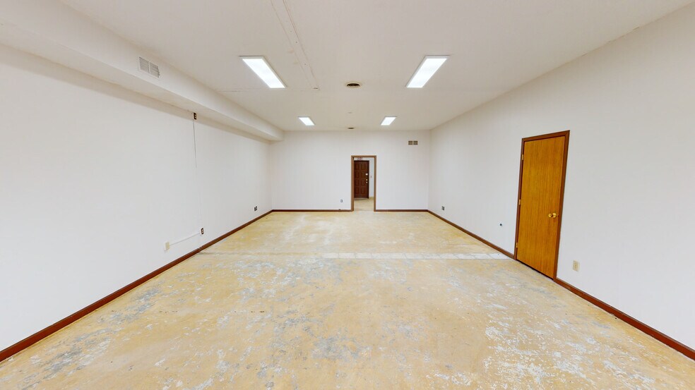 More Photos Of 7326-7338 Southern Blvd, Youngstown Unknown For Lease