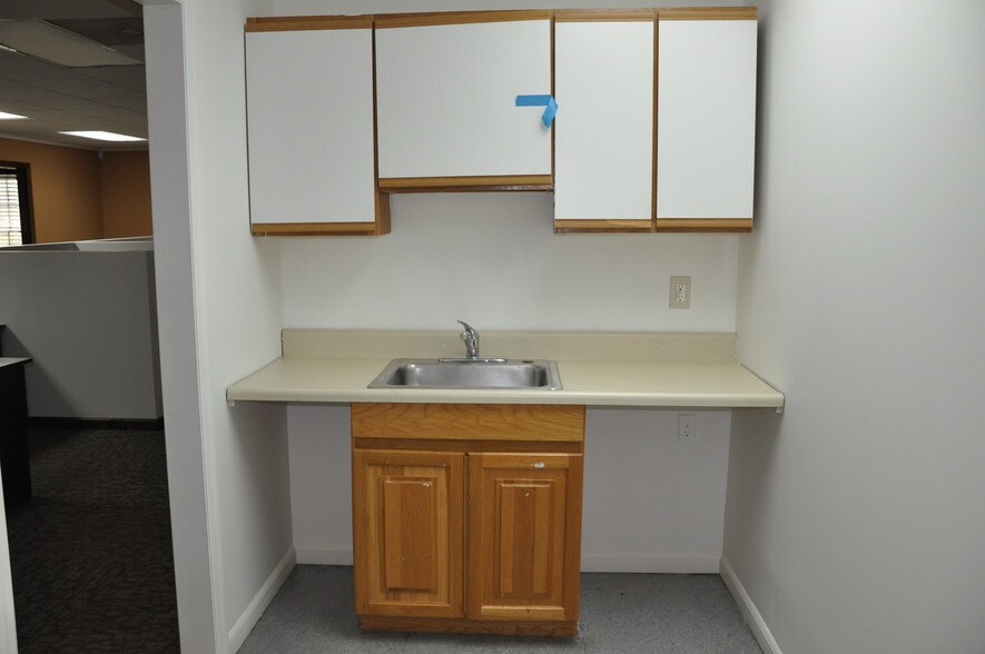 More Photos Of 5 Ravine Dr, Matawan Medical For Lease