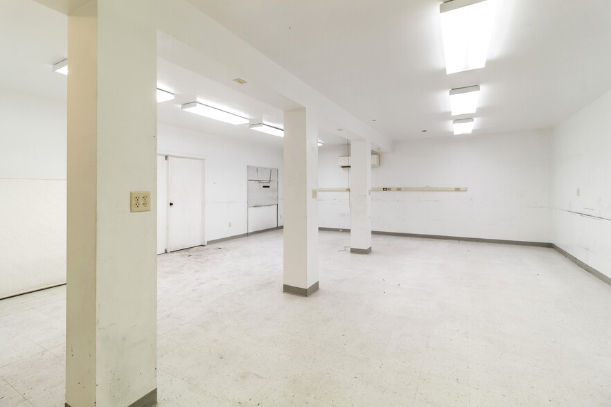 More Photos Of 1902 Pinon Dr, College Station Warehouse For Lease