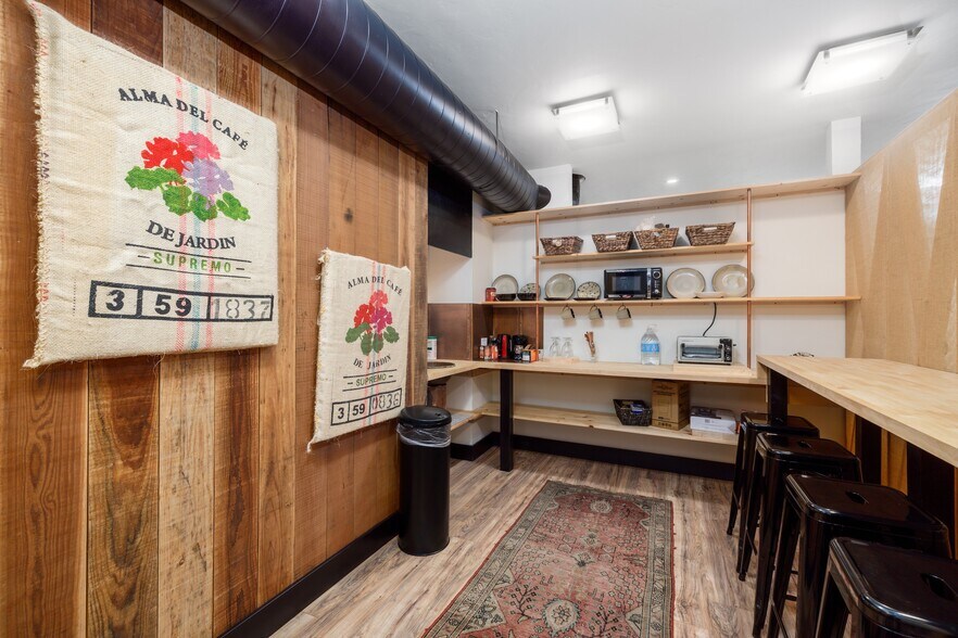 More Photos Of 11 5th St, Petaluma Loft Creative Space For Lease