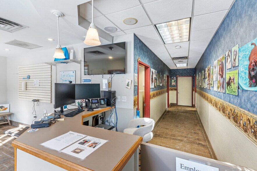 More Photos Of 316 Noll Rd, Georgetown Specialty For Sale