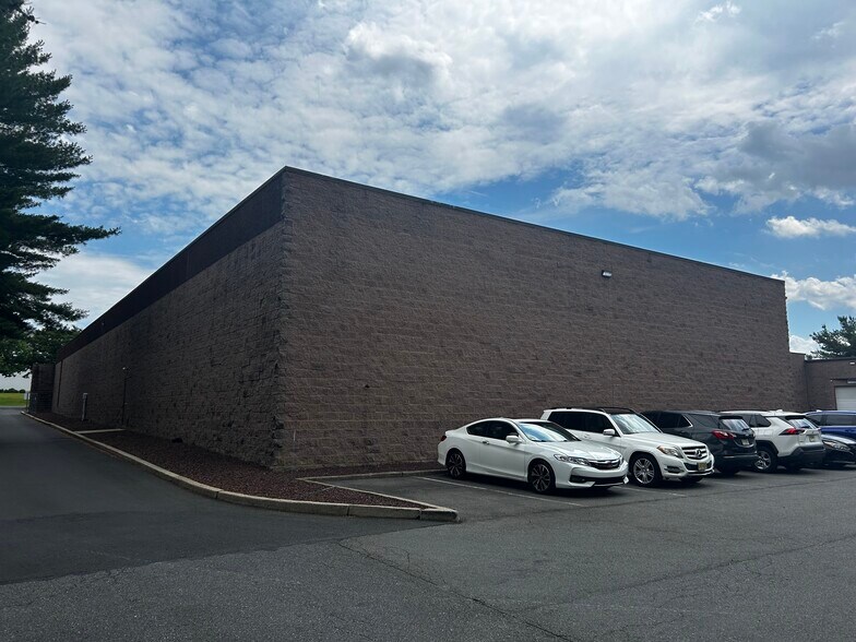 More Photos Of 14-16 Thomas J Rhodes Industrial Dr, Trenton Warehouse For Lease