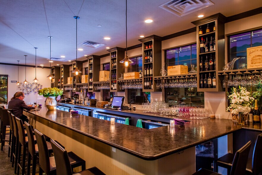 More Photos Of 801 Studewood St, Houston Restaurant For Lease