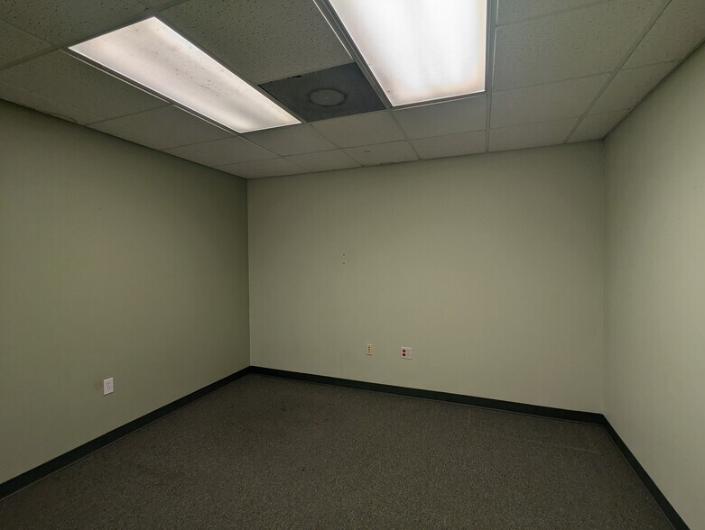 More Photos Of 2348 Highway 69 N, Nederland Office For Sale