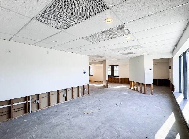 More Photos Of 6080-6090 S 108th St, Hales Corners Office For Sale