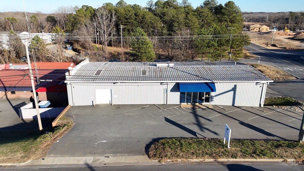 More Photos Of 2304 N Chester St, Gastonia Warehouse For Lease