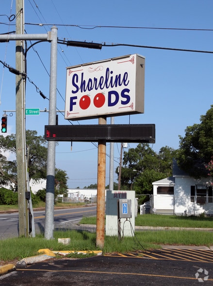 More Photos Of 1180 Main St, Pensacola Freestanding For Lease