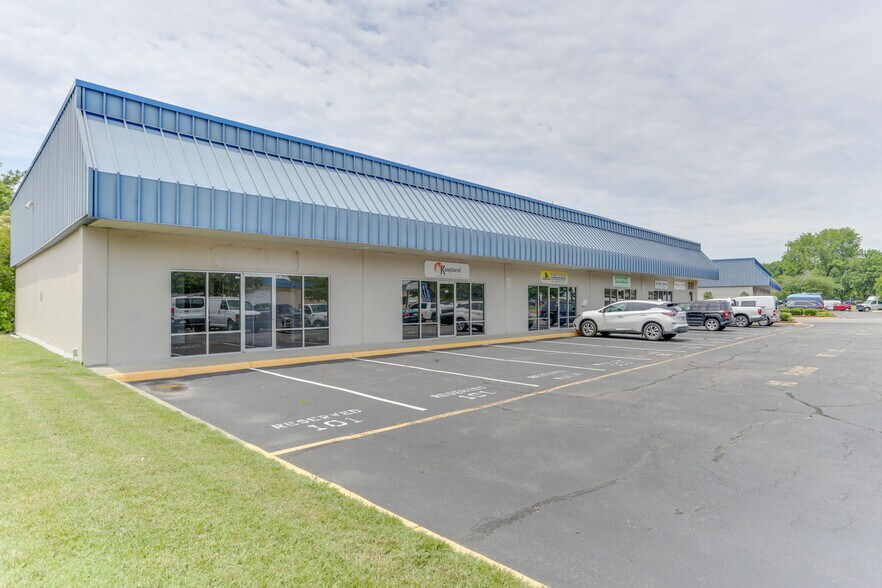 More Photos Of 1222 Executive Blvd, Chesapeake Showroom For Lease