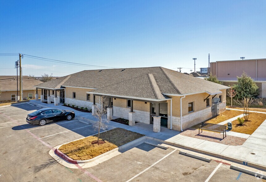 More Photos Of 201 N Heatherwilde Blvd, Pflugerville Medical For Lease