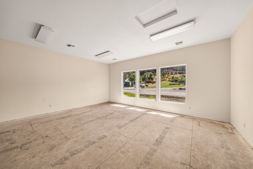 More Photos Of 209 S Old Pacific Hwy, Myrtle Creek Office For Sale